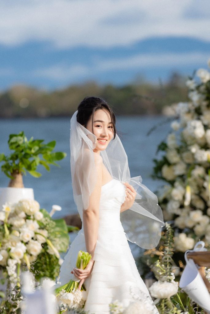 Ăn hỏi cô dâu nên mặc áo dài màu gì đẹp và sang trọng?